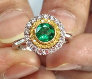 Leibish-Emerald-Halo-Ring